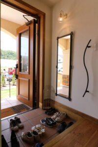 かっこいい工務店　宮城県　トガシホーム　新築　戸建　プロヴァンス　内観　玄関ホール