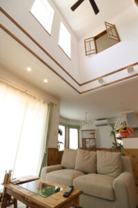 かっこいい工務店　宮城県　トガシホーム　新築　戸建　プロヴァンス　内観　LDK　吹き抜け