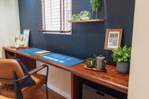 かっこいい工務店　宮城県　トガシホーム　施工例　#7 アメリカン　2階ホール　ワークデスク　2