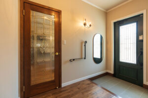 かっこいい工務店　宮城県　トガシホーム　施工例　#7 アメリカン　玄関ホール　2