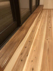 かっこいい工務店　三重県　家作店 辰屋　施工例　#3　新築　戸建　古民家風　アンティーク　内観　LDK　無垢　フローリング