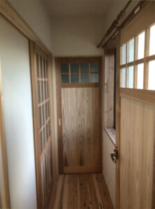 かっこいい工務店　三重県　家作店 辰屋　施工例　#3　新築　戸建　古民家風　アンティーク　内観　廊下