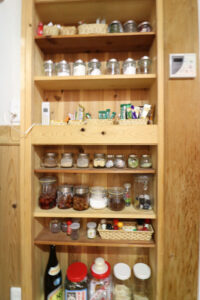 かっこいい工務店　三重県　家作店 辰屋　施工例　#2　リノベーション　戸建　内観　造作　パントリー