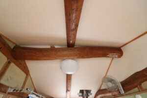 かっこいい工務店　三重県　家作店 辰屋　施工例　#2　リノベーション　戸建　内観　子供部屋　梁