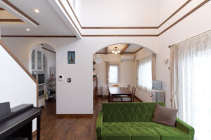 かっこいい工務店　宮城県　トガシホーム　施工例　#1　プロヴァンス　吹き抜けリビング