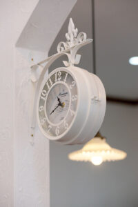 かっこいい工務店　宮城県　トガシホーム　施工例　#1　プロヴァンス　吹き抜けリビング　飾り