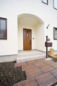 かっこいい工務店　宮城県　トガシホーム　施工例　#1　プロヴァンス　玄関　エントランス