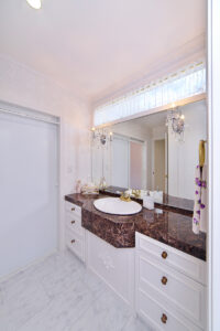 かっこいい工務店　宮城県　トガシホーム　施工例　＃3　プロヴァンス・プリンセス　洗面所