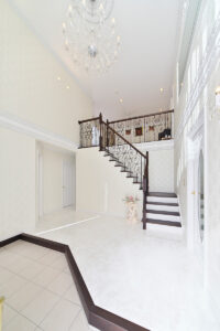 かっこいい工務店　宮城県　トガシホーム　施工例　＃3　プロヴァンス・プリンセス　玄関ホール　吹き抜け