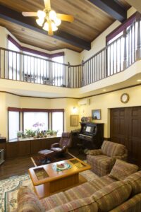 かっこいい工務店　宮城県　トガシホーム　施工例　＃4　チューダー　吹き抜け　リビング