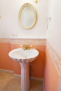 かっこいい工務店　宮城県　トガシホーム　施工例　#8　プロヴァンス　内観　トイレ　洗面化粧台