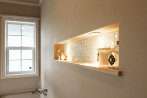 かっこいい工務店　宮城県　トガシホーム　施工例　#8　プロヴァンス　内観　階段　ニッチ　飾り棚