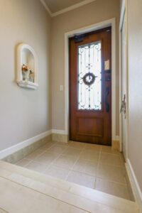 かっこいい工務店　宮城県　トガシホーム　施工例　#8　プロヴァンス　内観　玄関ホール