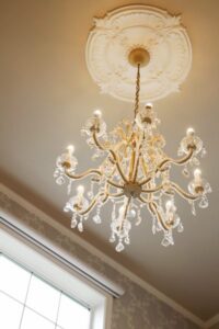 かっこいい工務店　宮城県　トガシホーム　施工例　#8　プロヴァンス　内観　ダイニング　シャンデリア　メダリオン