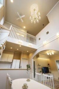 かっこいい工務店　宮城県　トガシホーム　施工例　#8　プロヴァンス　内観　吹き抜け　