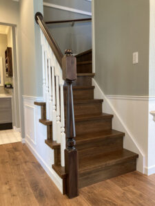 かっこいい工務店　宮城県　トガシホーム　施工実例　10　新築　戸建て　アメリカン　内観　階段