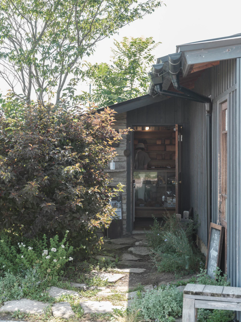 わざわざ　wazawaza パンと日曜品販売　店舗