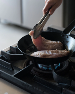 わざわざ　wazawaza　鉄　フライパン