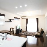 注文住宅 かっこいい工務店 岡山 アイム・コラボレーション アイムの家 施工例5 階段ホールが家の中心で回遊できる動線 和室と連動したリビング
