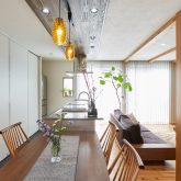 注文住宅 かっこいい工務店 岡山 アイム・コラボレーション アイムの家 施工例13 天井の梁を生かしたスマートでオープンなリビング空間がある家 ダイニング