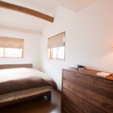 注文住宅 かっこいい工務店 岡山 アイム・コラボレーション アイムの家 施工例16 寝室 無垢 チェスト