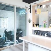 注文住宅 かっこいい工務店 岡山 アイム・コラボレーション アイムの家 施工例18 キッチン カウンター ダイニング バイク ガレージ