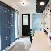 注文住宅 かっこいい工務店 岡山 アイム・コラボレーション アイムの家 施工例18 ダイニング ロールカーテン Création Baumann~クリエーションバウマン