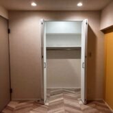 注文住宅　かっこいい工務店　東京　バークノア　新築・増改築・リフォーム・リノベーション　設計デザイン施工管理　施工例41　集合住宅　マンション　マリンシティダイヤモンド　東京都港区海岸　寝室　クローゼット　2